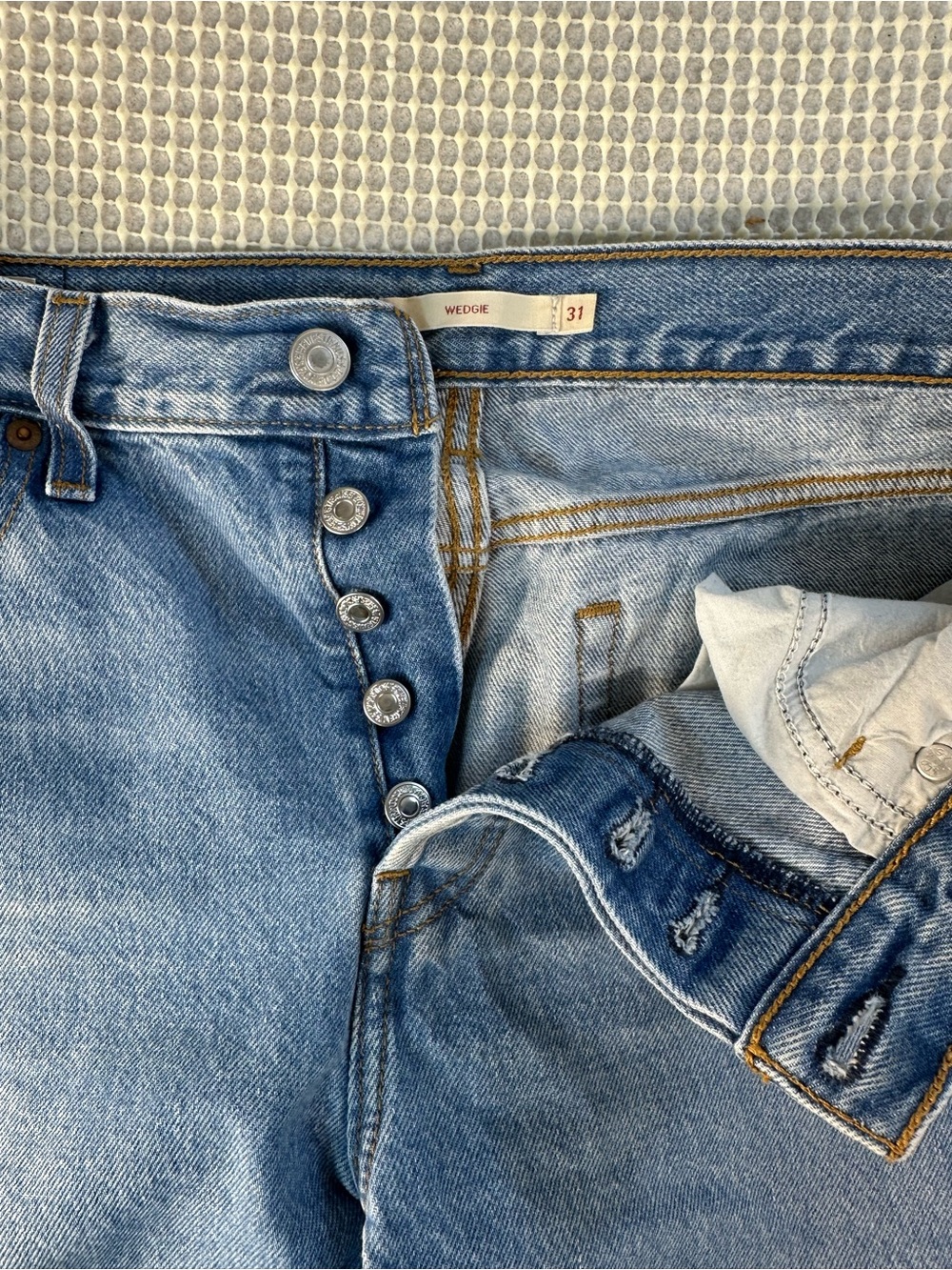 Levi's Wedgie Icon Fit Jeans Wash High Rise Tapered Raw Hem Cotton Size 31 - Picture 12 of 12